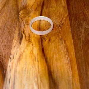 Enso Silicone Ring, Mother of Pearl. Size 8